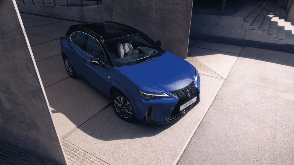 UX 300 FULL HYBRID 1 webp 1