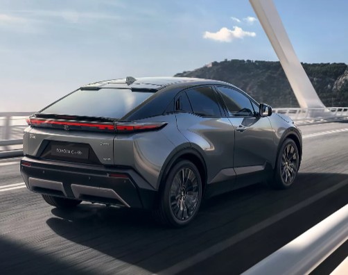 Nuovo Toyota C-HR+: l’elettrico che sorprende, in anteprima a corso Giambone 33 a Torino il 30 e 31 gennaio e 1° febbraio '26. 4 chr plus